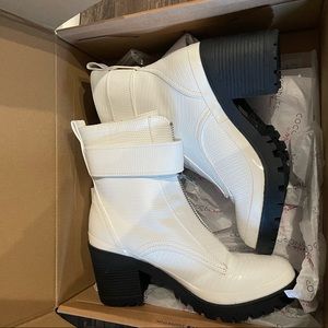 Women’s white boots